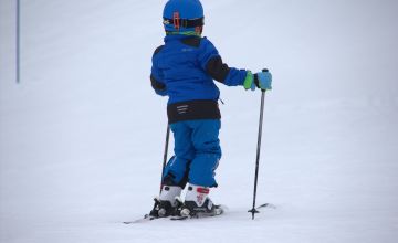 Dziecko na nartach
